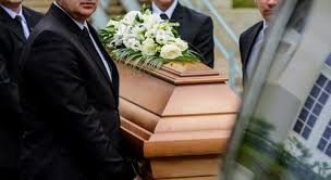 Transportul persoanelor decedate nu mai reprezinta o problema. Firmele de pompe funebre au masini si personal specializat la dispozitia dvs.