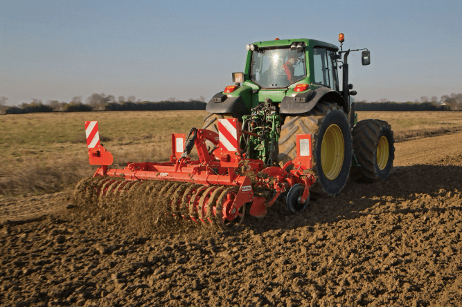 Care sunt utilajele agricole necesare unui fermier aflat la început de drum?