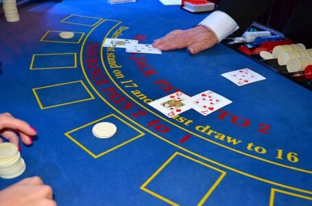 Meseria de crupier sau dealer la cazino – avantaje și dezavantaje