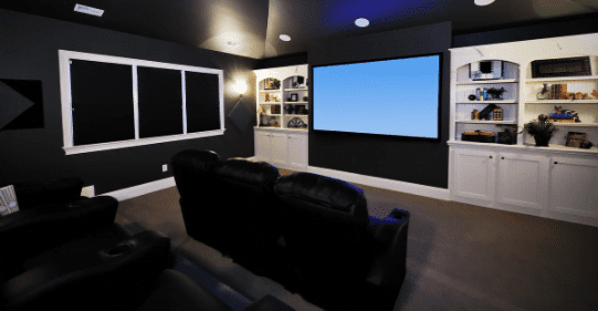 Cum amenajezi un home cinema în mansardă