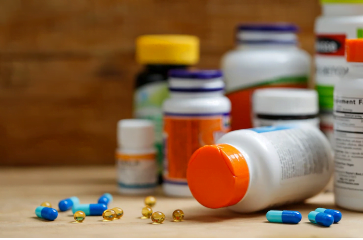 9 medicamente și suplimente pe care ar trebui să le ai în casă