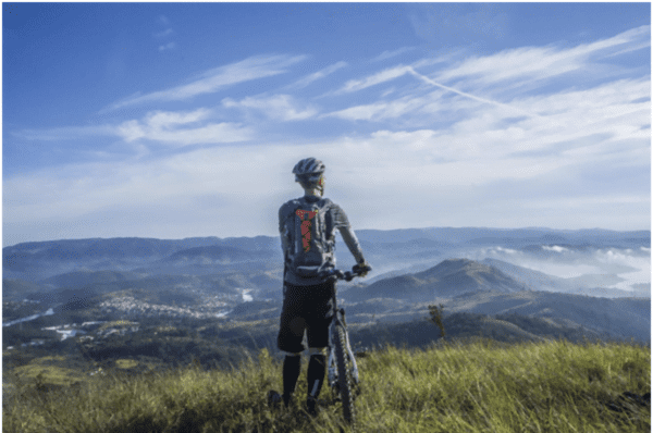 Urmează să mergi cu bicicleta pe munte? Descoperă cum să te pregătești pentru o aventură off-road