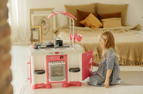 6 practici inteligente pentru a stimula creativitatea copiilor