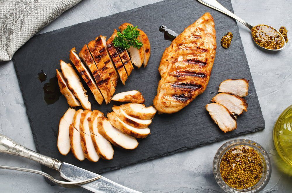 Piept de pui la grătar: 3 rețete și marinade pentru o carne suculentă