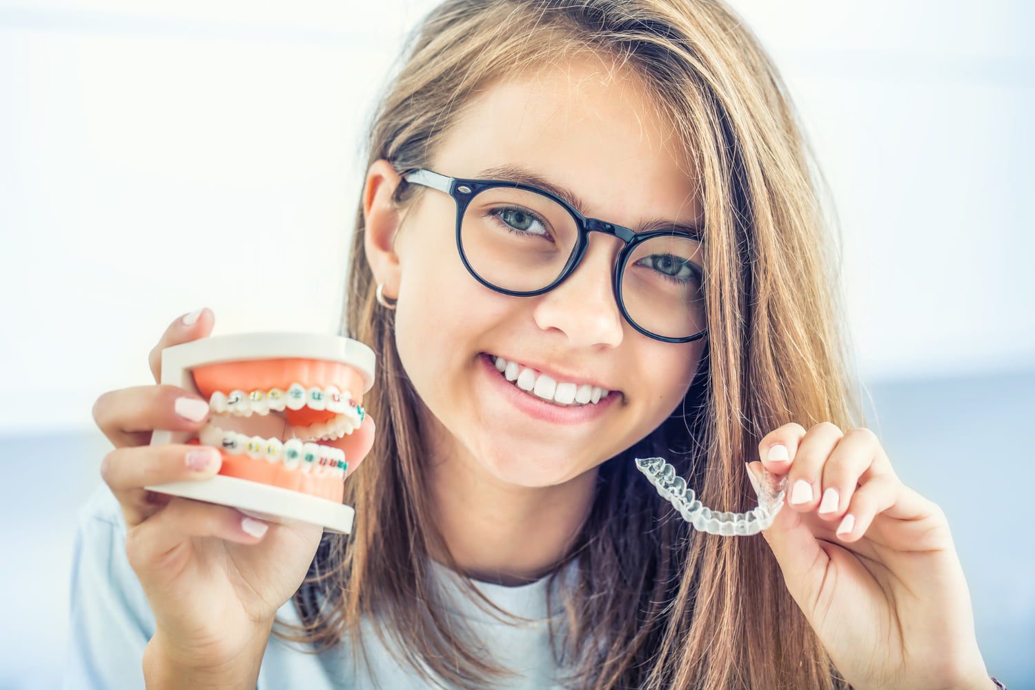 Care sunt motivele pentru care pacienții aleg aparatele dentare invizibile?