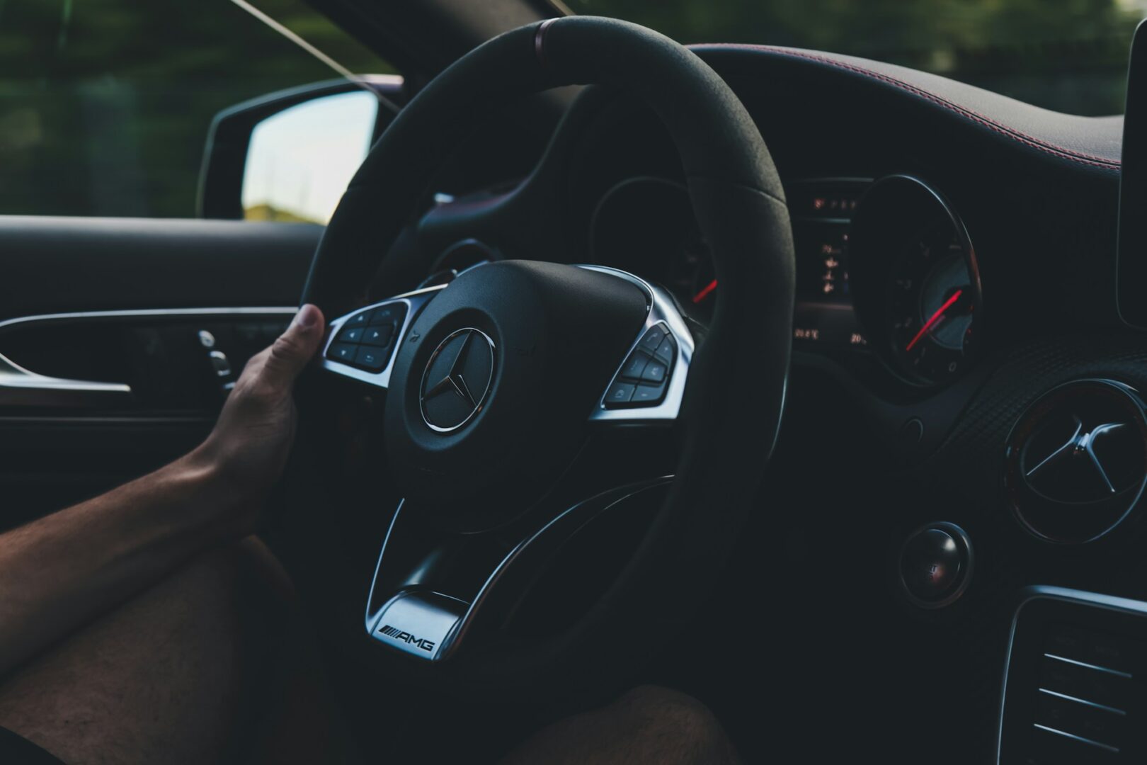 Cele mai mari greșeli pe care le fac cei care aleg servicii rent a car