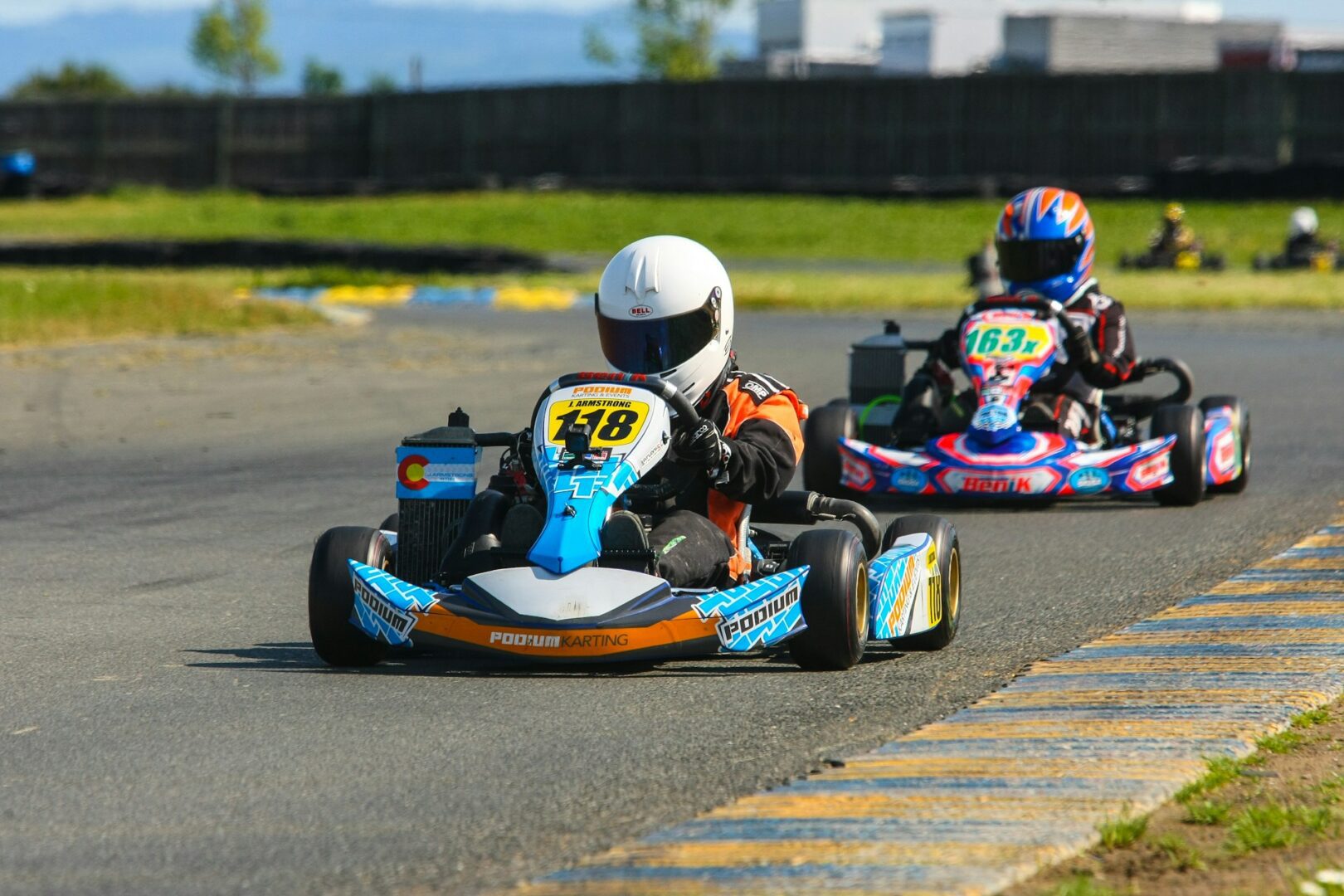 Cum să surprinzi pe cineva drag cu o experiență la karting