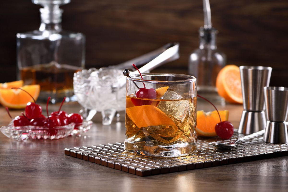 10 cele mai populare cocktailuri cu whiskey