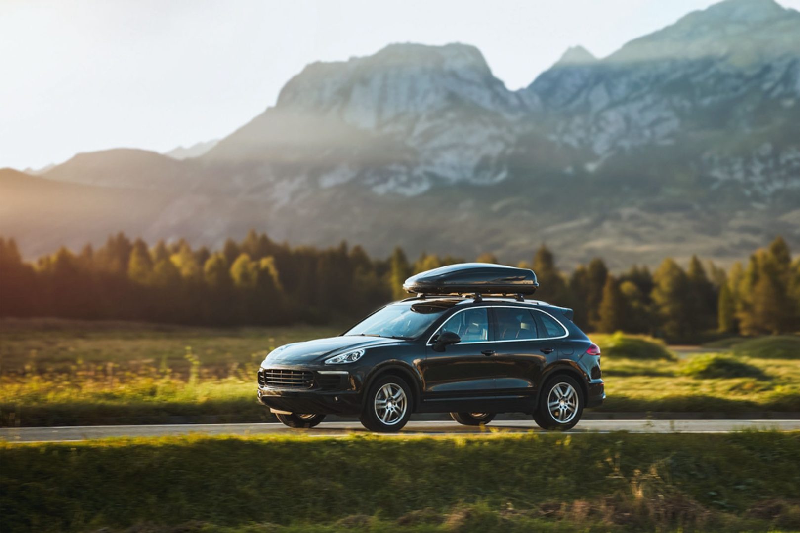 Mașini compacte vs. SUV-uri: ce tip de mașină este potrivit pentru vacanța ta?