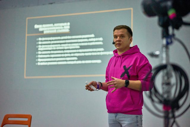 Cum arata lectiile moderne in era digitala a educatiei?