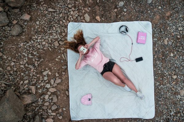 De ce merită să investești într-un aparat foto instant pentru amintiri durabile din vacanțele tale?